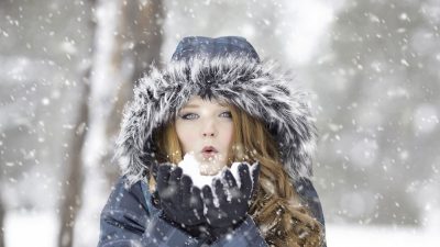 femme-neige-doudoune