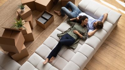 couple emmenagement cartons