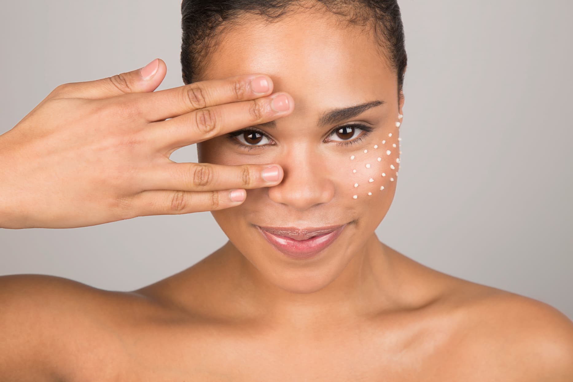 femme noire yeux